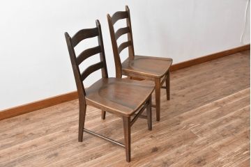 中古 永田良介商店 神戸洋家具 落ち着きのあるシックな佇まいが魅力のラダー型食堂椅子2脚セット(ダイニングチェア、ラダーバックチェア、ワークチェア、椅子、板座チェア)(R-058975)