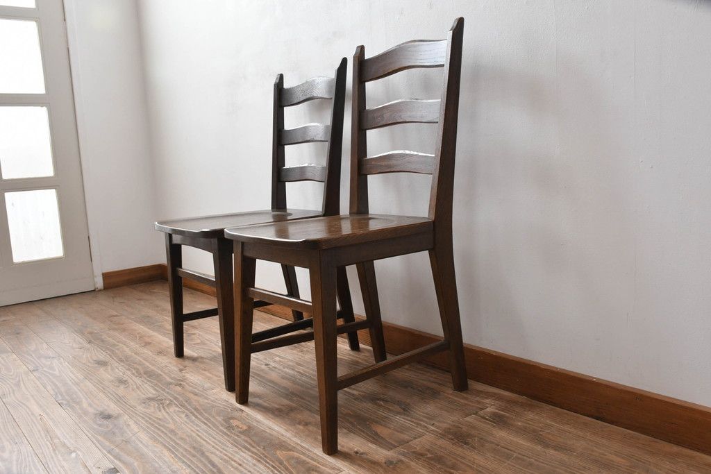 中古 永田良介商店 神戸洋家具 落ち着きのあるシックな佇まいが魅力のラダー型食堂椅子2脚セット(ダイニングチェア、ラダーバックチェア、ワークチェア、椅子、板座チェア)(R-058975)