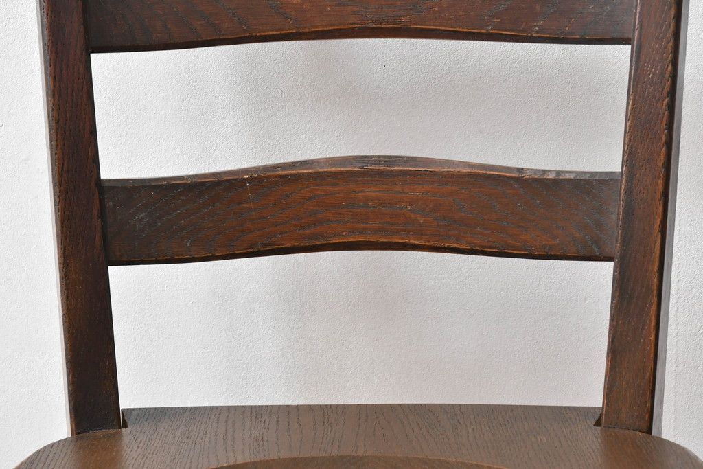 中古 永田良介商店 神戸洋家具 落ち着きのあるシックな佇まいが魅力のラダー型食堂椅子2脚セット(ダイニングチェア、ラダーバックチェア、ワークチェア、椅子、板座チェア)(R-058975)