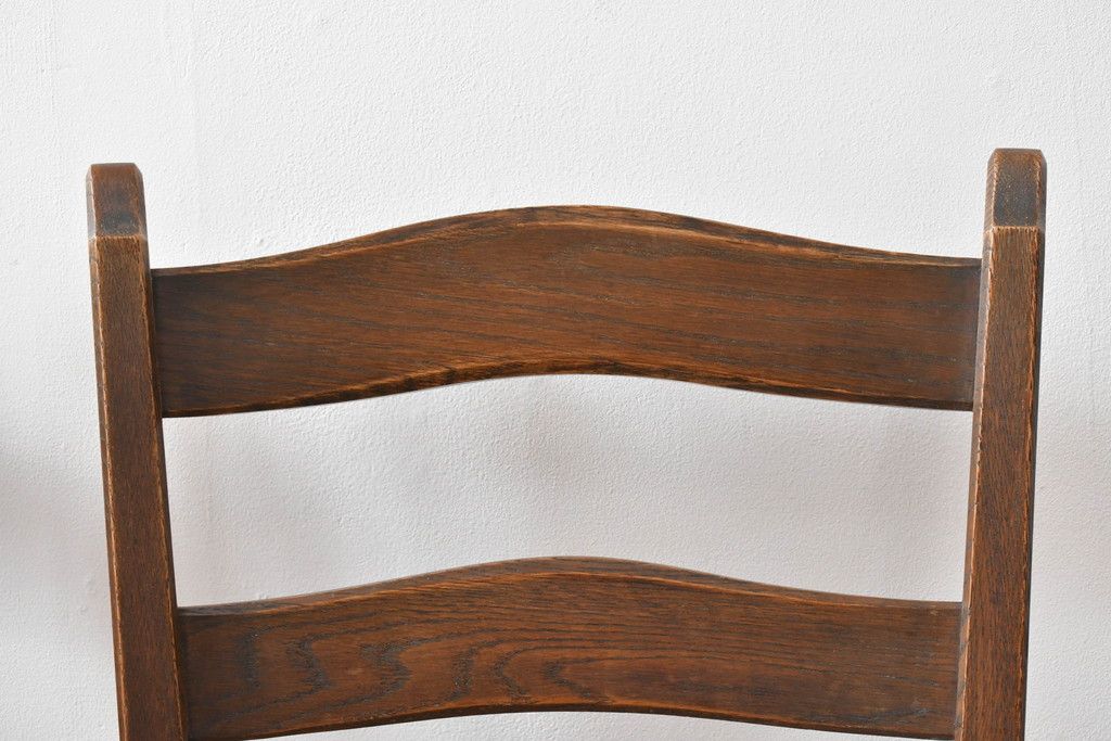 中古 永田良介商店 神戸洋家具 落ち着きのあるシックな佇まいが魅力のラダー型食堂椅子2脚セット(ダイニングチェア、ラダーバックチェア、ワークチェア、椅子、板座チェア)(R-058975)