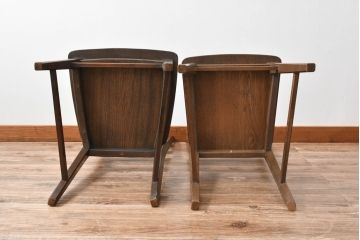 中古 永田良介商店 神戸洋家具 落ち着きのあるシックな佇まいが魅力のラダー型食堂椅子2脚セット(ダイニングチェア、ラダーバックチェア、ワークチェア、椅子、板座チェア)(R-058975)