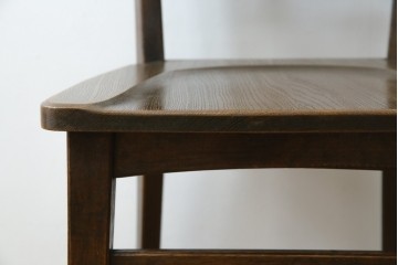 中古　永田良介商店　神戸洋家具　落ち着きのあるシックな佇まいが魅力のラダー型食堂椅子　(R-058975)