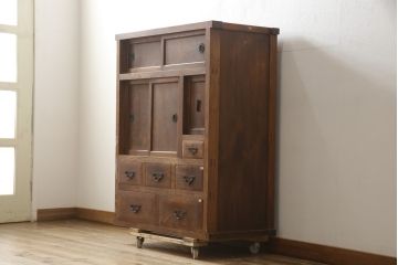アンティーク家具　大正昭和初期　前面ケヤキ材　経年による風合いが魅力的な収納箪笥(関東水屋箪笥、サイドキャビネット、収納棚、戸棚、茶箪笥)(R-058977)