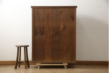 アンティーク家具　大正昭和初期　前面ケヤキ材　経年による風合いが魅力的な収納箪笥(関東水屋箪笥、サイドキャビネット、収納棚、戸棚、茶箪笥)(R-058977)