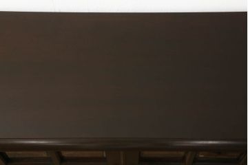 中古　北海道民芸家具　落ち着きある空間づくりにおすすめのクラシカルなサイドボード(サイドキャビネット、収納棚、リビングボード)(R-058983)