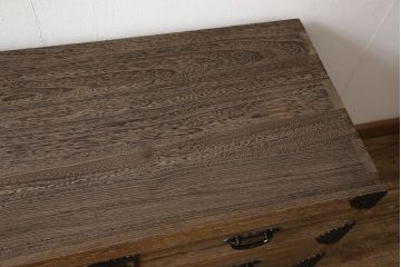 中古　国産民芸家具　職人手造り　控えめな金具が品のある雰囲気を醸し出す総桐箪笥ローチェスト(ローボード、引き出し、和箪笥、桐たんす、衣装タンス)(R-058985)