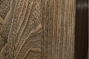 中古　国産民芸家具　職人手造り　控えめな金具が品のある雰囲気を醸し出す総桐箪笥ローチェスト(ローボード、引き出し、和箪笥、桐たんす、衣装タンス)(R-058986)