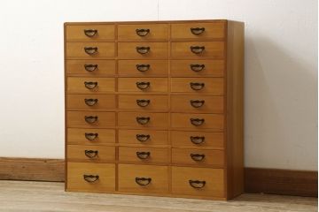 中古　美品　国産手造り家具　三方檜(ヒノキ)材　引き出し27杯　雑多な小物類の収納に! シンプルなチェスト(ドロワー、小物収納、薬タンス)(R-058989)