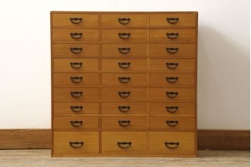 中古　美品　国産手造り家具　三方檜(ヒノキ)材　引き出し27杯　雑多な小物類の収納に! シンプルなチェスト(ドロワー、小物収納、薬タンス)(R-058989)