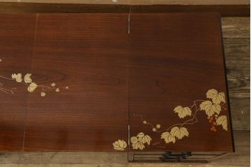 中古　蒔絵風　使わないときは畳んでコンパクトに! ユニークなつくりの折り畳み文机(座机、ローテーブル、小引き出し)(R-058990)