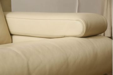 中古　美品　ロルフベンツ(ROLF BENZ)　本革レザー　シンプルモダンな2.5人掛けソファ(定価約150万円)(2人掛け、3人掛け)(R-058991)