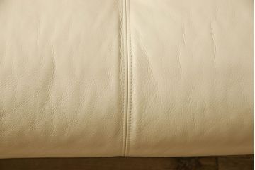 中古　美品　ロルフベンツ(ROLF BENZ)　本革レザー　シンプルモダンな2.5人掛けソファ(定価約150万円)(2人掛け、3人掛け)(R-058991)