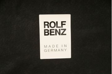 中古　美品　ロルフベンツ(ROLF BENZ)　本革レザー　シンプルモダンな2.5人掛けソファ(定価約150万円)(2人掛け、3人掛け)(R-058991)