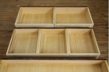 中古　美品　北海道民芸家具　上品な佇まいの2段重ね整理タンス　(R-058992)