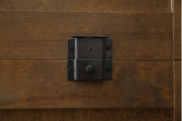 中古　美品　北海道民芸家具　上品な佇まいの2段重ね整理タンス　(R-058992)