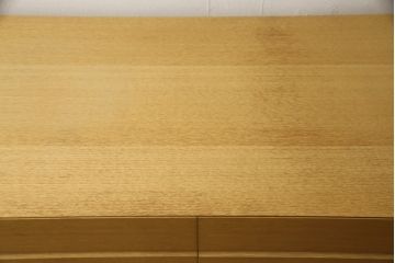 中古　美品　IDC大塚家具取り扱い　古賀清木工(Koga Kiyoshi Mokko)　フロス　ホワイトオーク材　シンプルなデザインが素敵なチェスト(定価約15万円)(引き出し、衣装タンス)(R-058994)