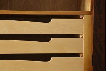 中古　美品　北海道民芸家具　品のある佇まいが魅力的なチェスト(着物箪笥、洋服タンス、整理箪笥、和たんす、引き出し)(R-058997)
