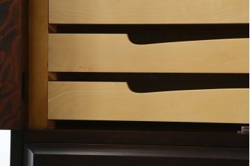 中古　美品　北海道民芸家具　品のある佇まいが魅力的なチェスト(着物箪笥、洋服タンス、整理箪笥、和たんす、引き出し)(R-058997)
