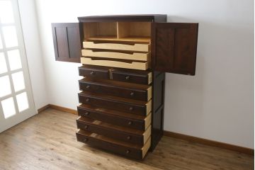中古　美品　北海道民芸家具　品のある佇まいが魅力的なチェスト(着物箪笥、洋服タンス、整理箪笥、和たんす、引き出し)(R-058997)