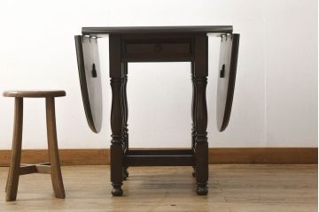中古　北海道民芸家具　希少な絶版品　引き出し付きで使い勝手の良い上品なバタフライテーブル(ダイニングテーブル、エクステンションテーブル)(R-059000)