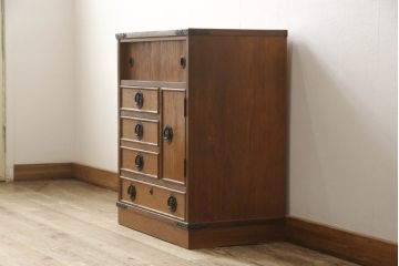 中古　屋久杉　明るい色合いの木肌に黒い金具が映える小箪笥(収納箪笥、整理タンス、サイドチェスト、引き出し)(R-059009)