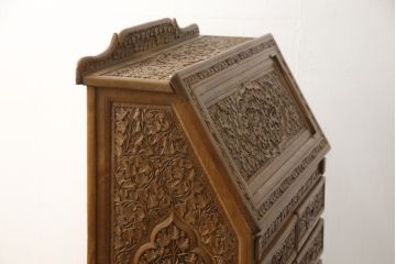 中古　民芸家具　アジア　シャームウッド　総彫り仕上げ　細やかな彫刻が目を引くライティングビューロー(ワークデスク、在宅ワーク用、簿記机、チェスト)(R-059011)