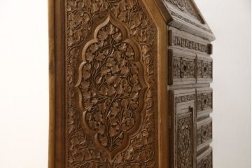 中古　民芸家具　アジア　シャームウッド　総彫り仕上げ　細やかな彫刻が目を引くライティングビューロー(ワークデスク、在宅ワーク用、簿記机、チェスト)(R-059011)