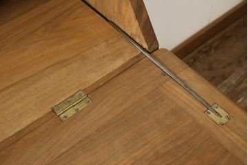 中古　民芸家具　アジア　シャームウッド　総彫り仕上げ　細やかな彫刻が目を引くライティングビューロー(ワークデスク、在宅ワーク用、簿記机、チェスト)(R-059011)