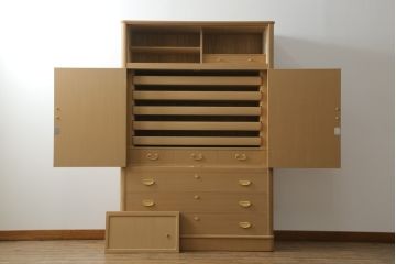 中古　広島・府中家具　松創(MATSUSO)　木匠・多々納邦男　銅丸　しっとりとした気品を漂わせる総桐着物箪笥　定価約200万円　(R-059012)