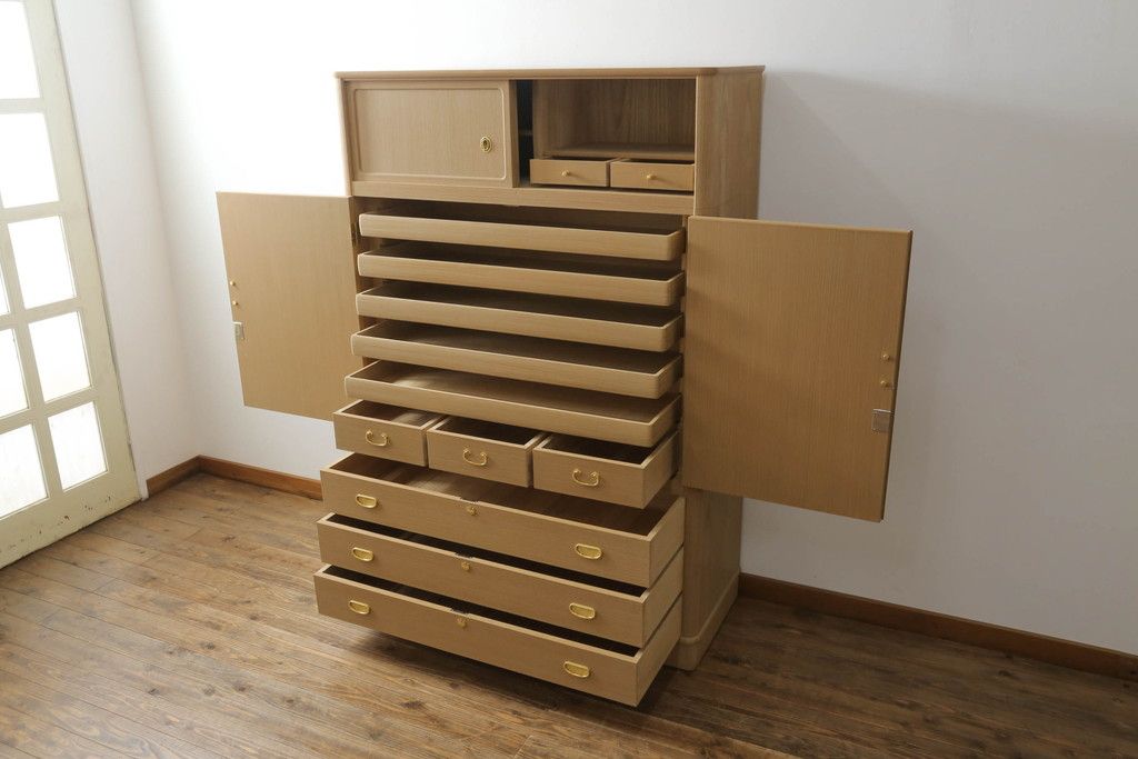 中古　広島・府中家具　松創(MATSUSO)　木匠・多々納邦男　銅丸　しっとりとした気品を漂わせる総桐着物箪笥　定価約200万円　(R-059012)