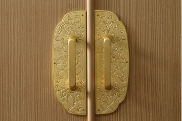 中古　広島・府中家具　松創(MATSUSO)　木匠・多々納邦男　銅丸　しっとりとした気品を漂わせる総桐着物箪笥　定価約200万円　(R-059012)