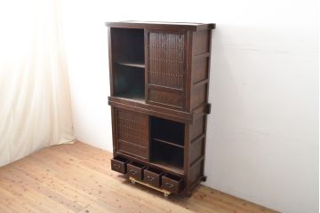 ビンテージ家具　和製ヴィンテージ　総無垢材　ニレ材　重厚感ある佇まいの重ね水屋箪笥(収納棚、戸棚、キャビネット、食器棚)(R-059015)