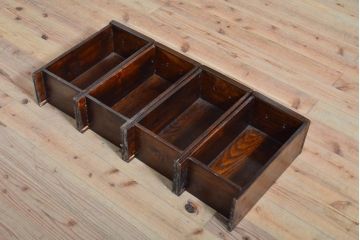 ビンテージ家具　和製ヴィンテージ　総無垢材　ニレ材　重厚感ある佇まいの重ね水屋箪笥(収納棚、戸棚、キャビネット、食器棚)(R-059015)