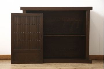 ビンテージ家具　和製ヴィンテージ　総無垢材　ニレ材　重厚感と和の趣あふれる佇まいが魅力の水屋箪笥(収納棚、戸棚、サイドキャビネット、食器棚)(R-059017)