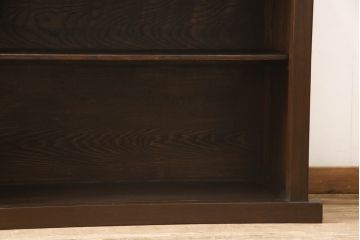 ビンテージ家具　和製ヴィンテージ　総無垢材　ニレ材　重厚感と和の趣あふれる佇まいが魅力の水屋箪笥(収納棚、戸棚、サイドキャビネット、食器棚)(R-059017)