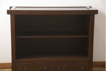 ビンテージ家具　和製ヴィンテージ　総無垢材　ニレ材　重厚感と和の趣あふれる佇まいが魅力の水屋箪笥(収納棚、戸棚、サイドキャビネット、食器棚)(R-059018)
