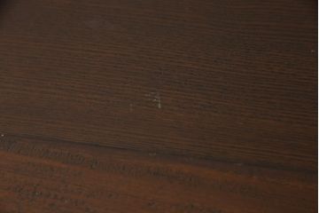 ビンテージ家具　和製ヴィンテージ　総無垢材　ニレ材　重厚感と和の趣あふれる佇まいが魅力の水屋箪笥(収納棚、戸棚、サイドキャビネット、食器棚)(R-059018)