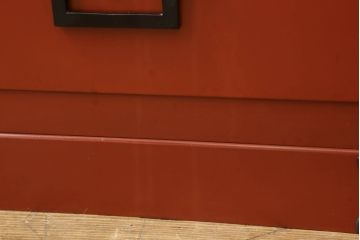 和製ビンテージ　黒い手打ち金具と朱塗りのコントラストが美しい米沢箪笥(総桐箪笥、民芸箪笥、着物箪笥、衣装タンス、和たんす、ヴィンテージ)(R-059019)