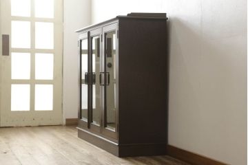 中古　神戸洋家具　永田良介商店　落ち着きのある佇まいが魅力的なサイドボード(サイドキャビネット、収納棚、戸棚、飾り棚、本箱、ブックケース)(R-059020)