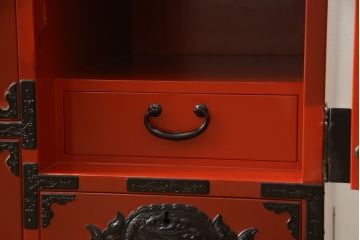 和製ビンテージ　美品　漆塗り　朱塗り　中桐　黒い金具とのコントラストが鮮明な仙台箪笥(定価約100万円)(引き出し、収納箪笥、和箪笥、整理タンス、チェスト、ヴィンテージ)(R-059023)