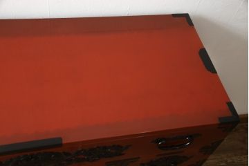 和製ビンテージ　美品　漆塗り　朱塗り　中桐　黒い金具とのコントラストが鮮明な仙台箪笥(定価約100万円)(引き出し、収納箪笥、和箪笥、整理タンス、チェスト、ヴィンテージ)(R-059023)