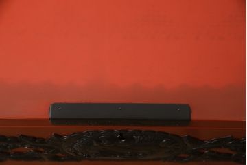 和製ビンテージ　美品　漆塗り　朱塗り　中桐　黒い金具とのコントラストが鮮明な仙台箪笥(定価約100万円)(引き出し、収納箪笥、和箪笥、整理タンス、チェスト、ヴィンテージ)(R-059023)