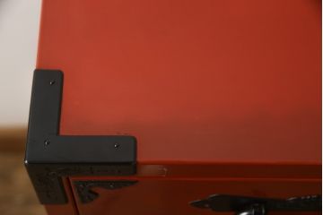 和製ビンテージ　美品　漆塗り　朱塗り　中桐　黒い金具とのコントラストが鮮明な仙台箪笥(定価約100万円)(引き出し、収納箪笥、和箪笥、整理タンス、チェスト、ヴィンテージ)(R-059023)