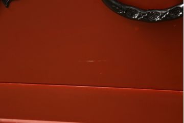 和製ビンテージ　美品　漆塗り　朱塗り　中桐　黒い金具とのコントラストが鮮明な仙台箪笥(定価約100万円)(引き出し、収納箪笥、和箪笥、整理タンス、チェスト、ヴィンテージ)(R-059023)