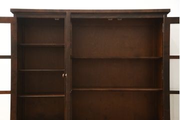 中古　北海道民芸家具　脚または台輪付きリメイク!　シックな大人空間を演出してくれるキャビネット(食器棚、カップボード、収納棚、戸棚、本箱、ブックケース、サイドボード、サイドキャビネット、店舗什器)(R-059033)