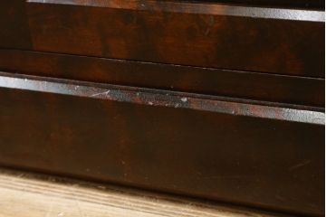 中古　北海道民芸家具　天板リメイク・ヒノキ天板　上品な佇まいが落ち着きのある雰囲気を高めるサイドボード(収納棚、戸棚、食器棚、サイドキャビネット)(R-059034)