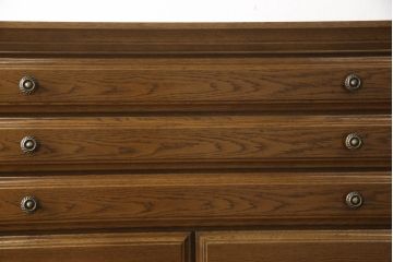 中古　美品　特注品　カリモク家具(karimoku)　domani(ドマーニ)　QUEENS　LIFE(クイーンズライフ)　上品でクラシカルな雰囲気が魅力のドロワーチェスト(引き出し、収納たんす、衣装タンス)(R-059038)