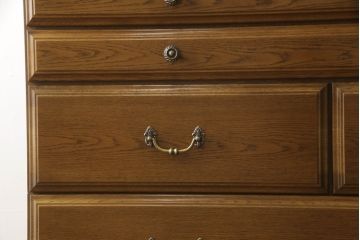 中古　美品　特注品　カリモク家具(karimoku)　domani(ドマーニ)　QUEENS　LIFE(クイーンズライフ)　上品でクラシカルな雰囲気が魅力のドロワーチェスト(引き出し、収納たんす、衣装タンス)(R-059038)