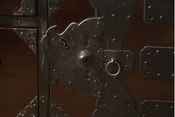 和製アンティーク　前面栗材　岩谷堂箪笥　和の趣あふれる佇まいが印象的な小箪笥(和タンス、収納箪笥、時代箪笥、整理タンス、引き出し)(R-059041)