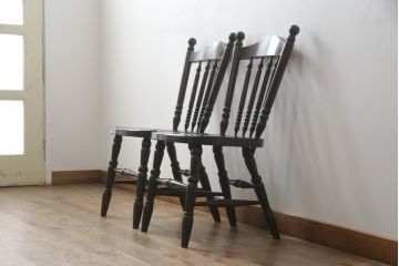 中古　美品　北海道民芸家具　クラシカルな雰囲気を醸し出すダイニングチェア2脚セット(椅子、板座チェア)(R-059046)